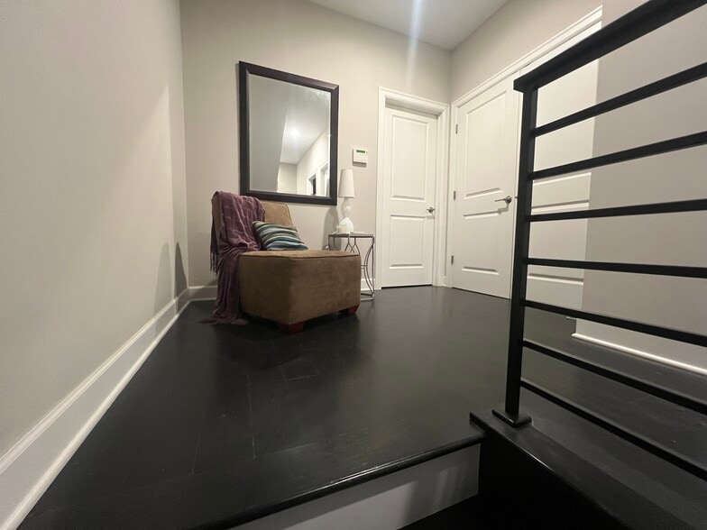 Building Photo - 1053 Harrison Park Pl