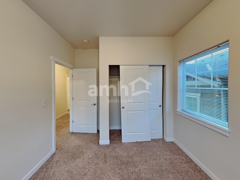 Building Photo - 7341 Rainier Dr