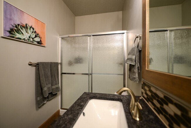 Building Photo - 7878 N Hibiscus Ln