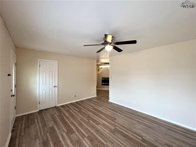 Building Photo - 4717 N Shore Dr