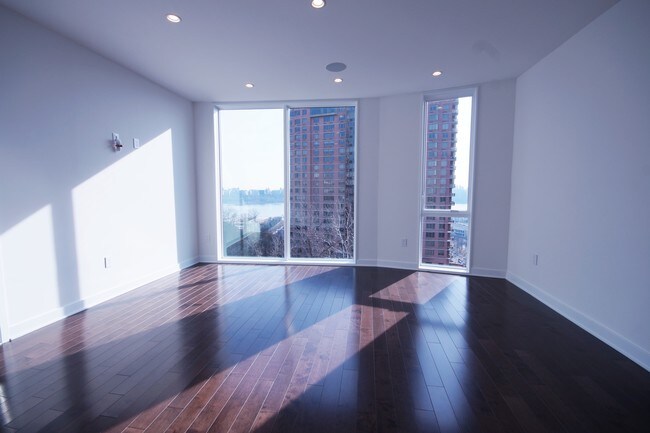 Building Photo - 5 Washington Pl