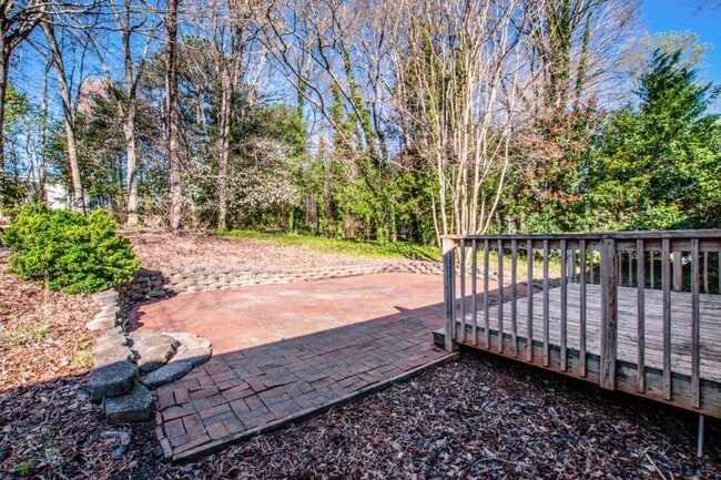 Building Photo - 2089 Rock Springs Cir