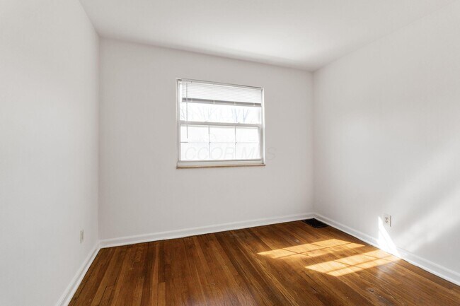 Building Photo - 1147 S Cassingham Rd