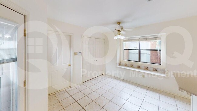 Building Photo - 1633 Palisades Dr