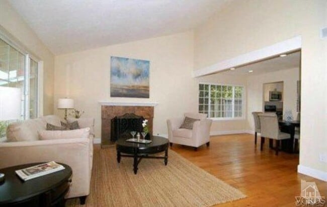 Building Photo - 2219 Scenicpark St