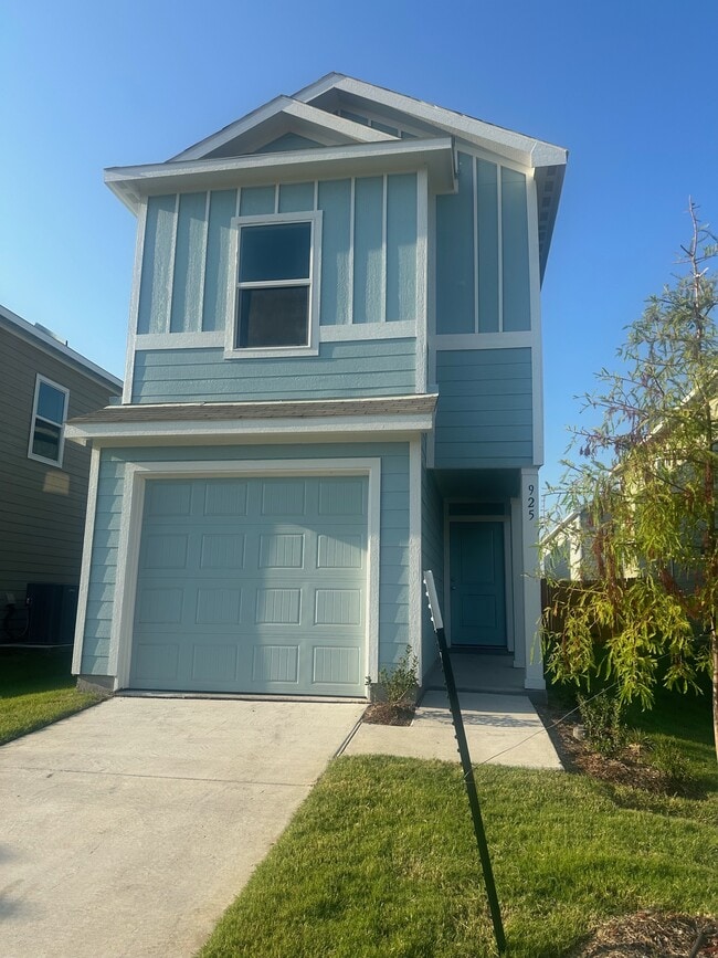 Primary Photo - 925 Grebe Dr