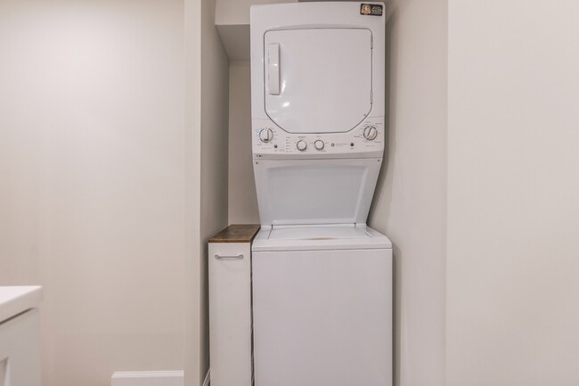 Building Photo - 209.5 4th St