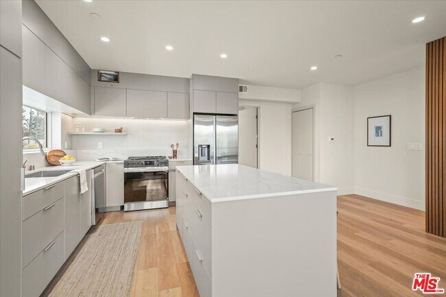 Building Photo - 1750 N Van Ness Ave