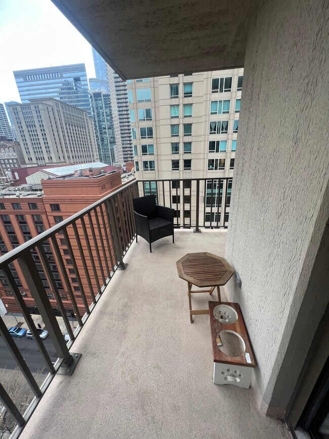 Building Photo - 635 N Dearborn St