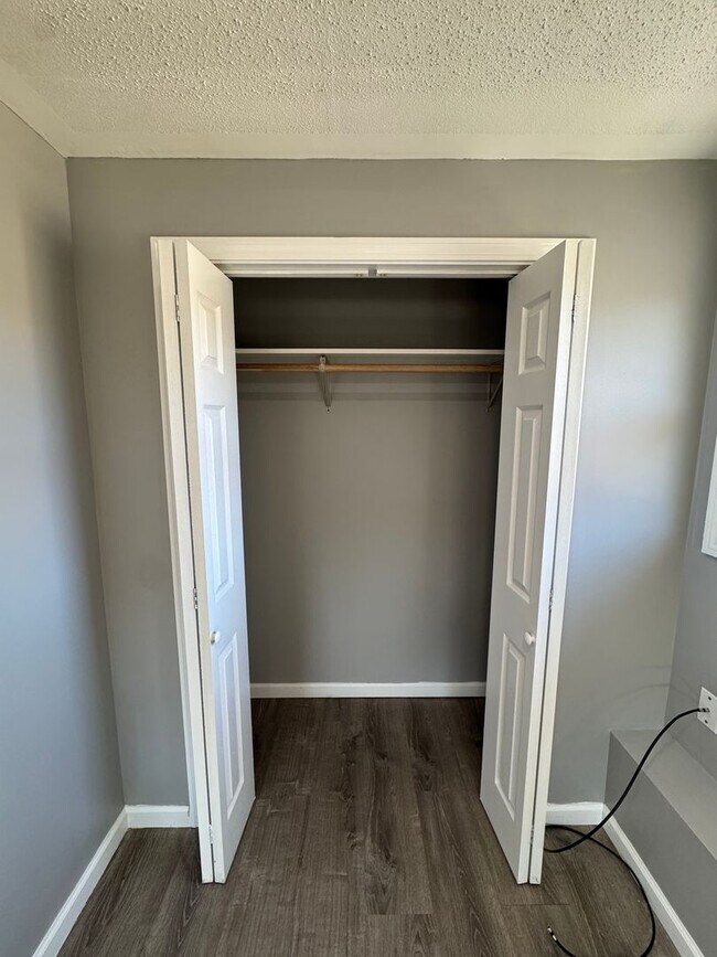 Building Photo - 1036 Chicopee St