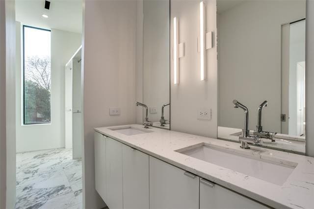 Building Photo - 2422 N Carroll Ave