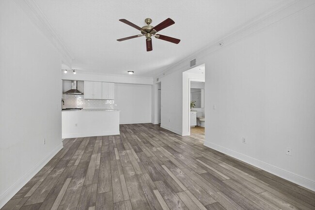 Building Photo - 5301 Myrtlewood Cir E