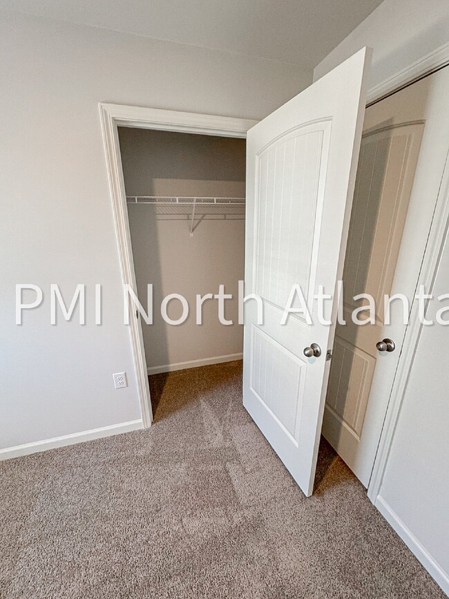 Building Photo - Brand New Flowery Branch Townhome