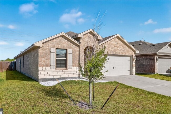 Building Photo - 8133 Cattlemen Dr