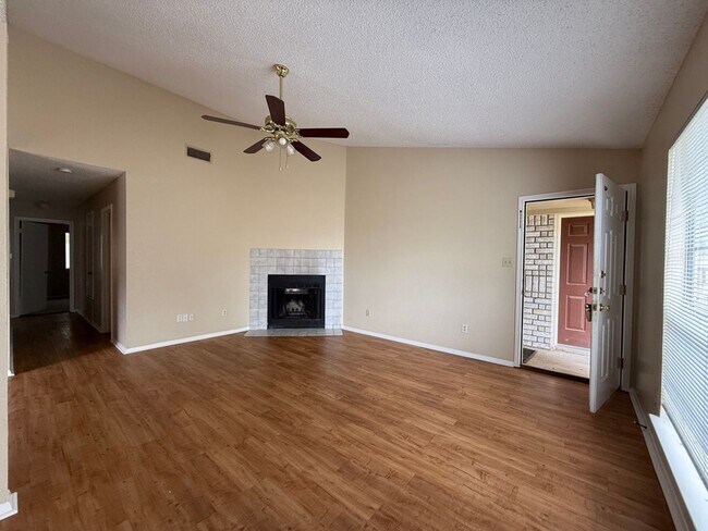 Building Photo - Annettes -2310 Fuzz Fairway, Austin, TX 78...
