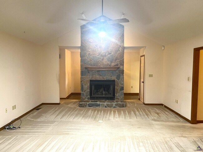 Building Photo - 178 Woodard Rd