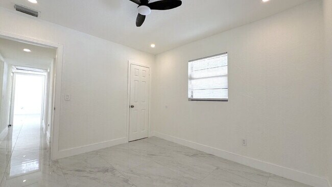 Building Photo - 507 Colfax Dr