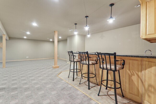 Building Photo - 9621 Shadow Wood Dr