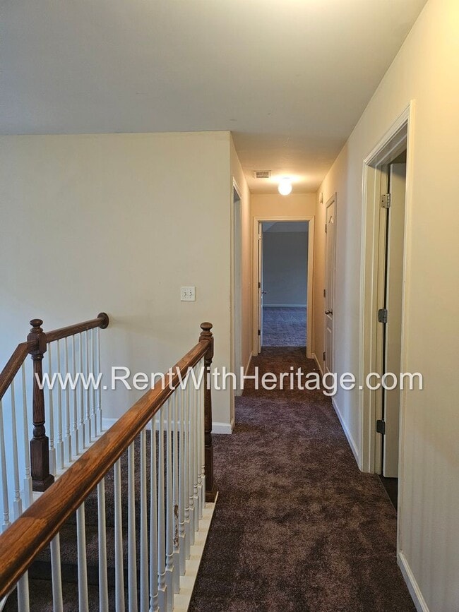 Building Photo - WOW!!...GORGEOUS!!..UPGRADES /AMAZING MASTER/ FENCED YD/ SWIM-TENNIS