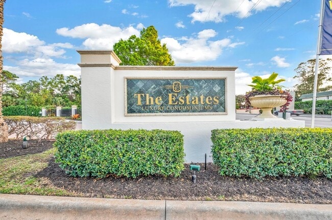 Building Photo - 557 SE Prescott Pl