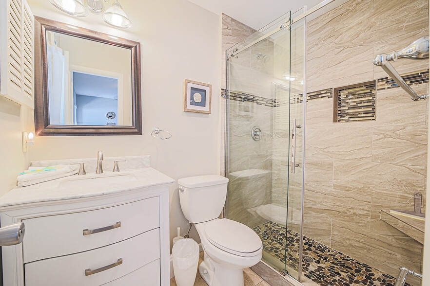 En suite bathroom - 16 Pelican St
