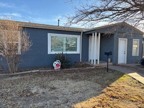 Building Photo - 114 Holly St