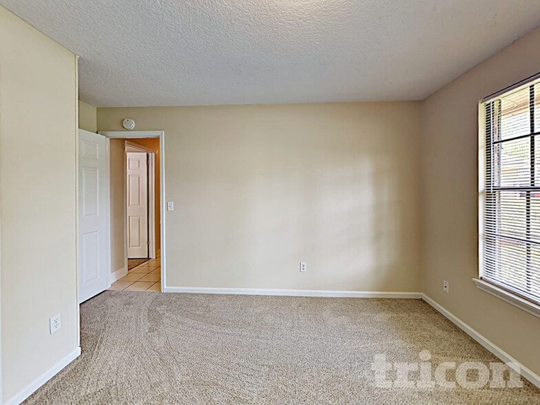 Building Photo - 1734 Alder Dr