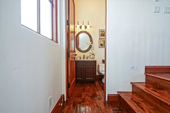 Building Photo - LUXURIOUS & FULLY FURNISHED, 2800 SQ FT WALKSTREET HOME W/ GREAT OCEAN VIEWS, LARGE DECK, 3 BALCO...