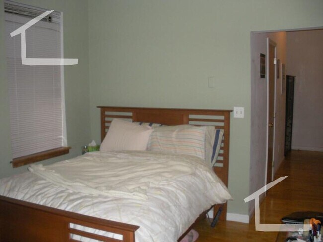 Building Photo - Nice studio in prime locationa