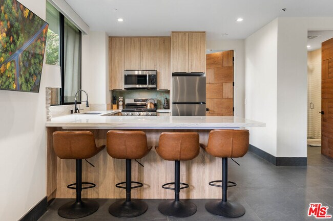 Building Photo - 3712 Broadlawn Dr