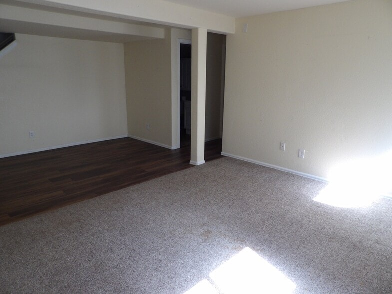 Building Photo - 875 Aspenglow Ln