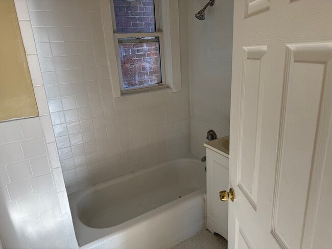 Building Photo - 602 Hyde Park Ave