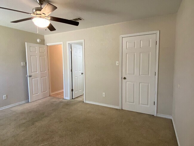 Building Photo - 160 Satch Dr