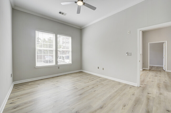 Building Photo - 191 Somervelle St
