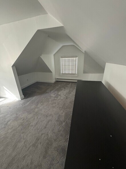 Building Photo - 548 Elm Ave