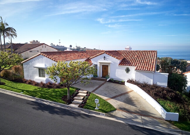 Building Photo - 7080 Via del Mar