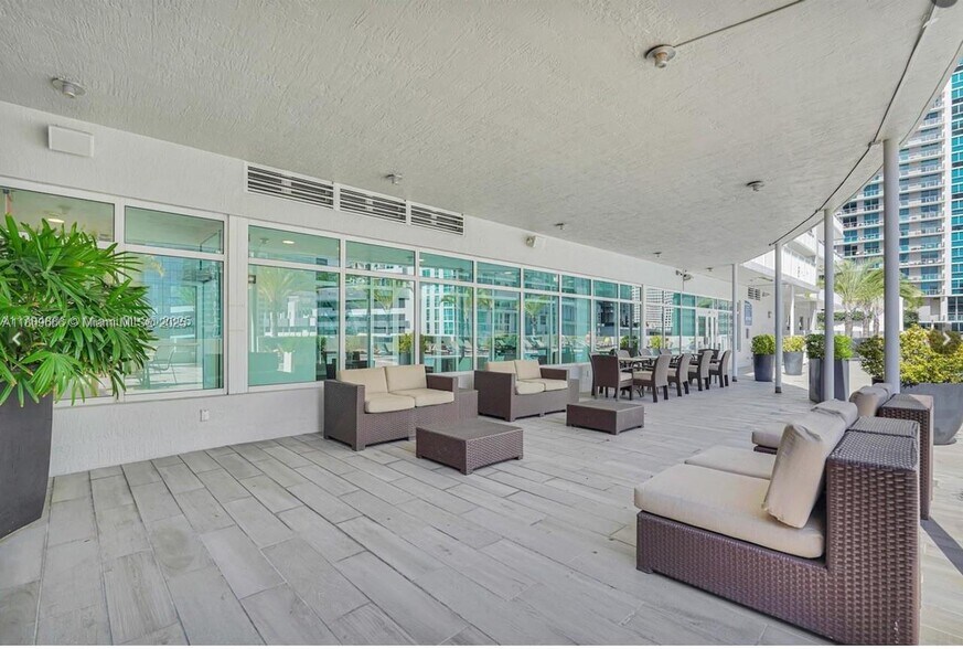 Building Photo - 1250 S Miami Ave