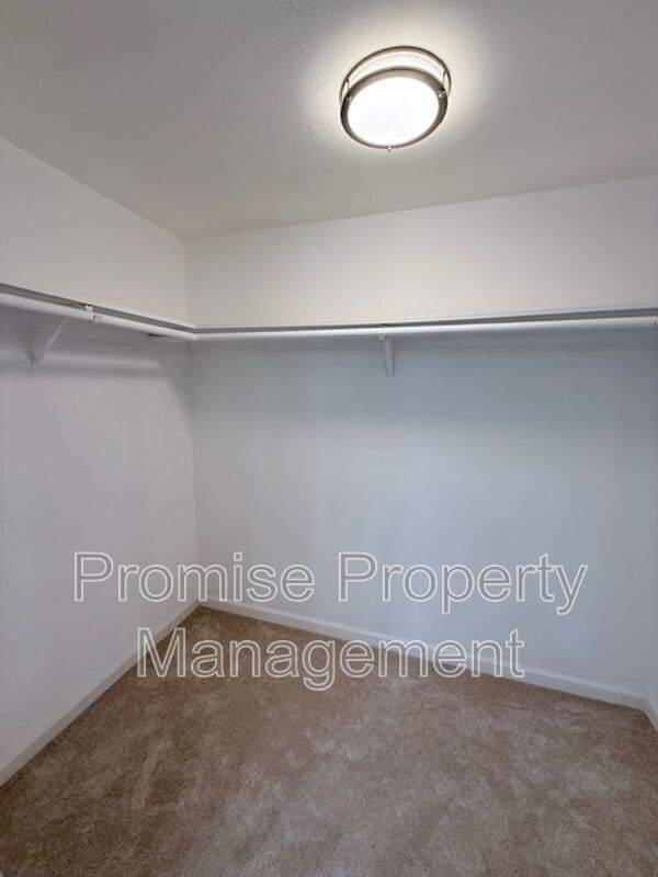 Building Photo - 1320 La Miranda Ave