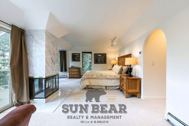 Building Photo - Beautiful Home w Peek Lakeview!