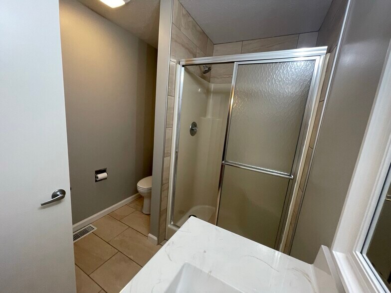 Building Photo - 8733 Hanover Dr