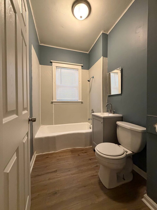 Building Photo - Updated 4 Bedroom Home with Off-Street Parking