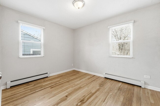 Building Photo - 3 Bed - 2 Bath home in Englewood!