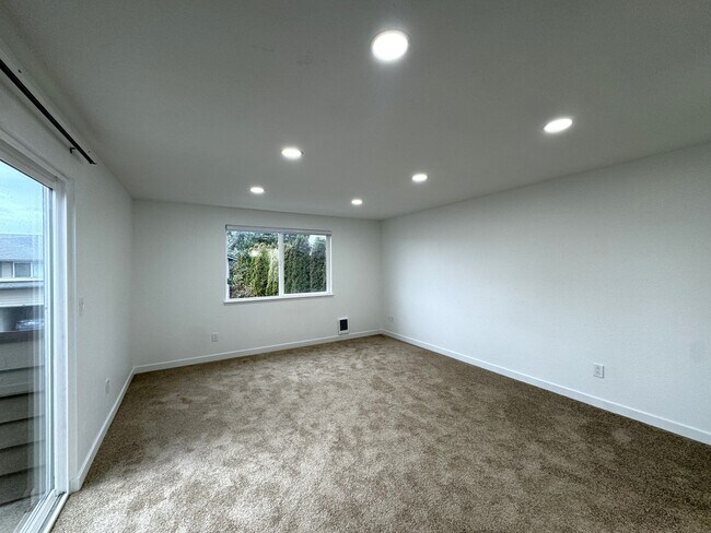 Building Photo - HUGE Three Bedroom with Garage!