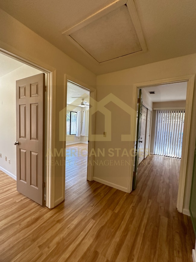 Building Photo - 515 Newport Dr