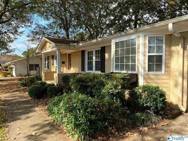 Building Photo - 206 Westchester Ave SW