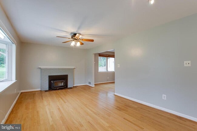 Building Photo - 5834 Pratt St