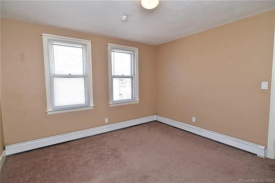 Primary Photo - 83 Kneen St