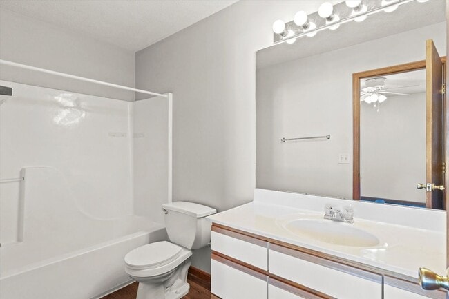 Building Photo - Modern 3 BR Townhome in North Normal—Low Maintenance, High Comfort!