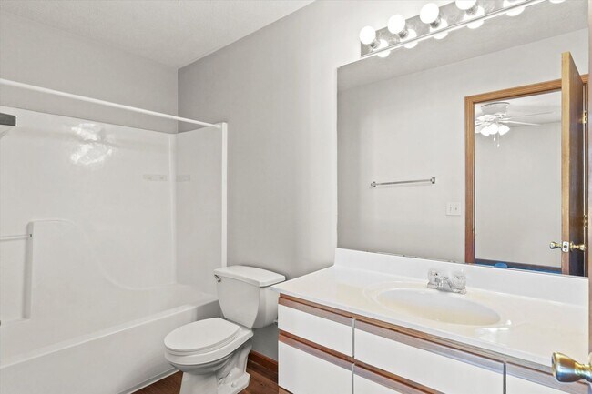 Building Photo - Modern Comfort & Space