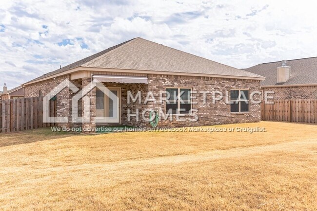 Building Photo - 15995 Glenncrest Ln